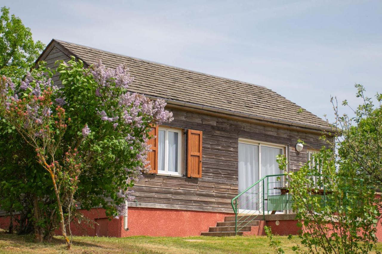 Les Chalets De La Vallee Du Bes Albaret-le-Comtal Luaran gambar